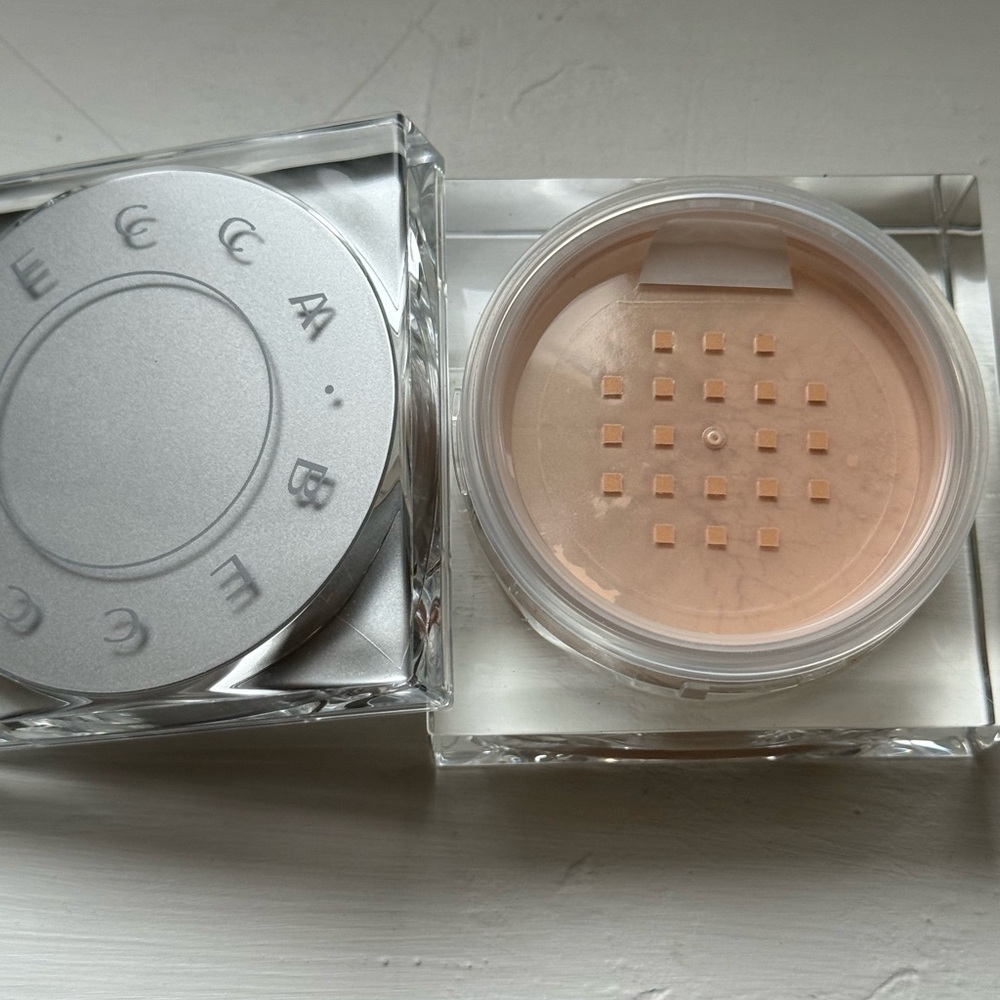 NEW BECCA Soft Light Blurring Powder - Golden Hour